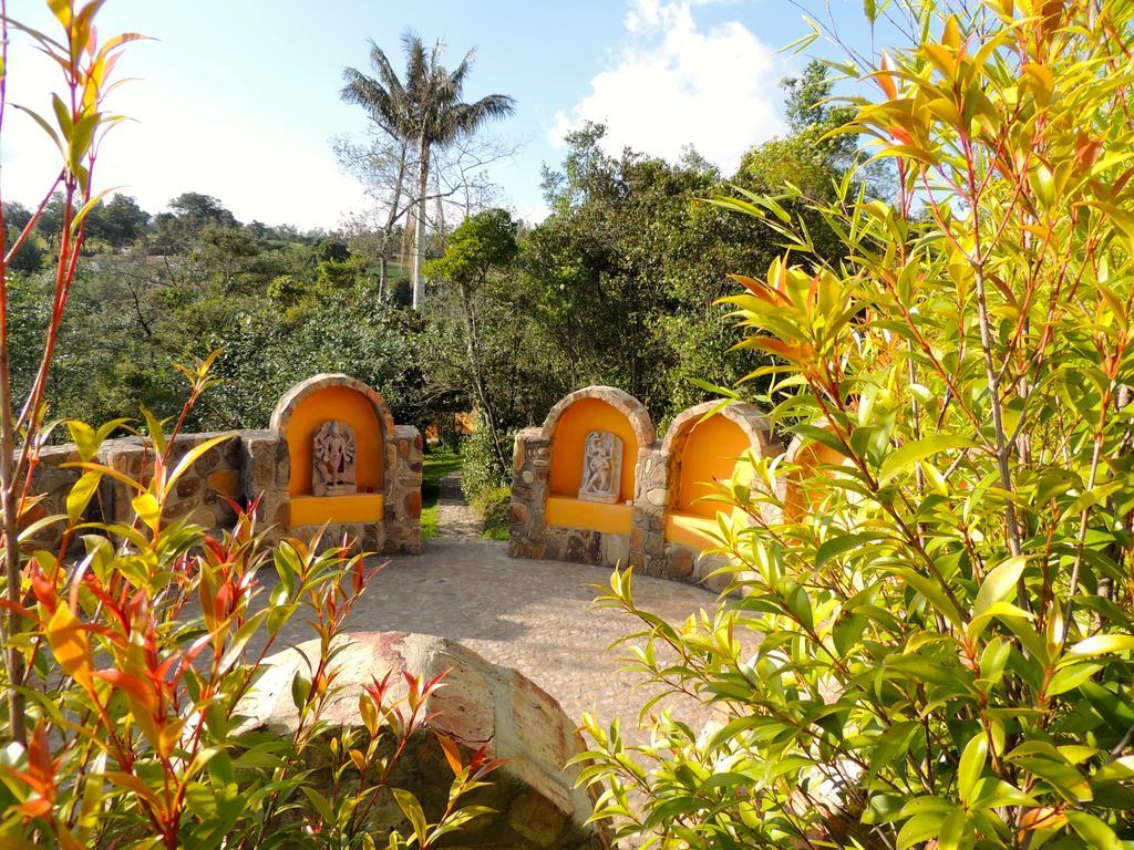 Отель Passadhi Ayurveda & Yoga Retreat Вилья-де-Лейва Экстерьер фото
